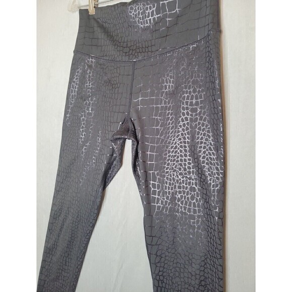 Glyder Women’s size M High Rise Leggings Black Shiny Embossed Croc Skin EUC! - Picture 6 of 9